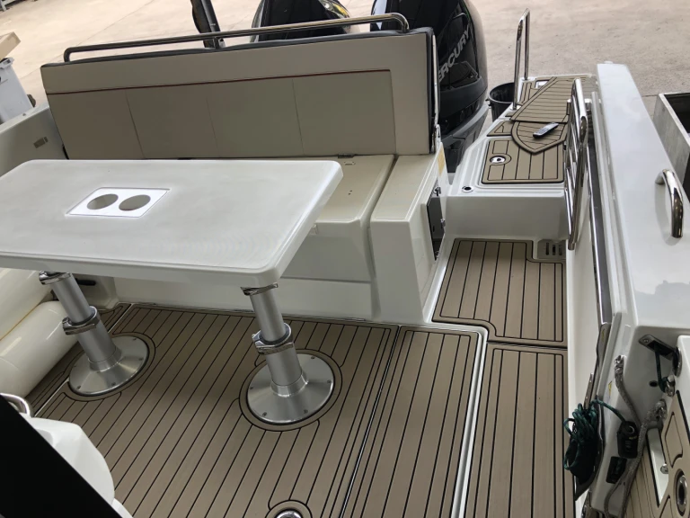 Bateau à moteur à louer à France au meilleur prix