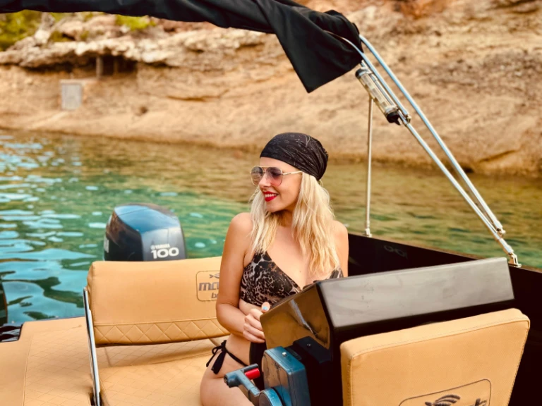 Bateau à moteur à louer à Sant Antoni de Portmany au meilleur prix