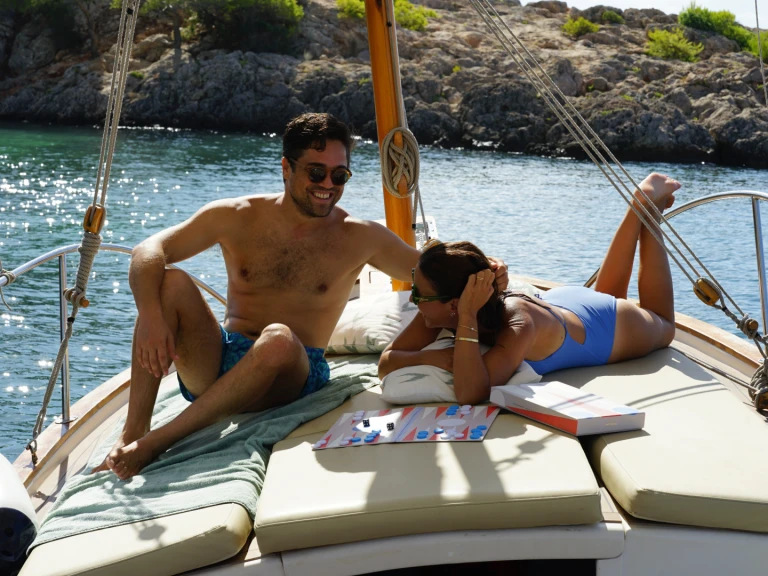 Louer Bateau à moteur avec ou sans skipper Medvolt Marine à Portals Nous