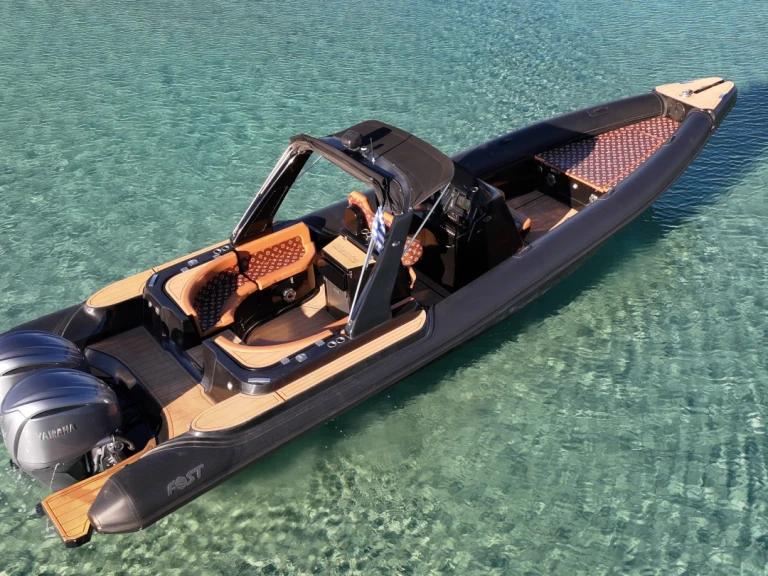 Semi-rigide à louer à Parikia au meilleur prix