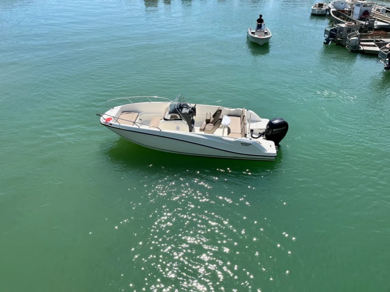 Location à La Baule-Escoublac - Quicksilver QUICKSILVER 675 ACTIV sur SamBoat