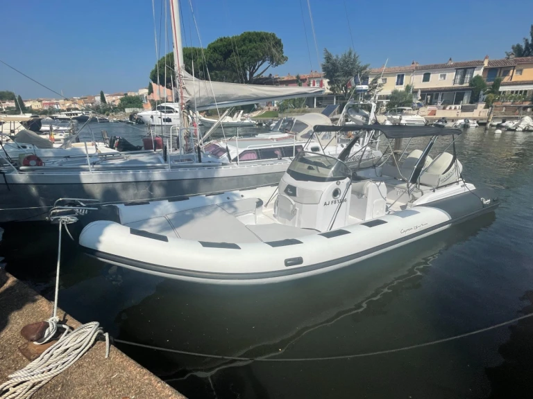 Louez un Ranieri International  CAYMAN 31 à Cogolin