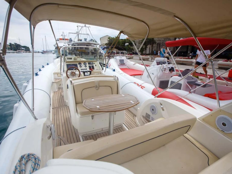 Semi-rigide à louer à Medulin au meilleur prix