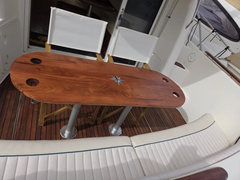 Louer Bateau à moteur avec ou sans skipper Jeanneau à Toulon