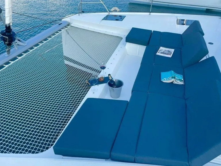 Louez un Fountaine Pajot Astrea 42 à Punat