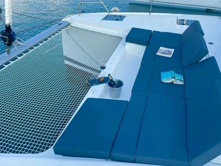 Louez un Fountaine Pajot Astrea 42 à Punat