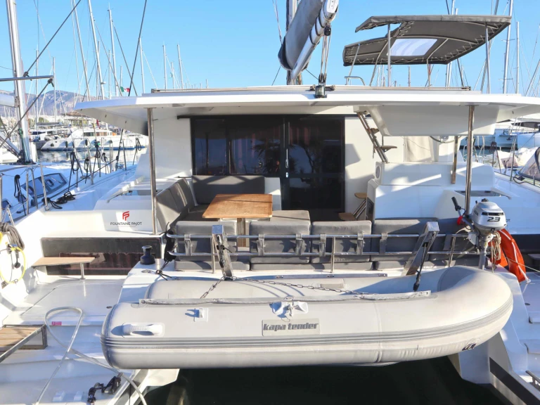 Location bateau Fountaine Pajot Astrea 42 à Néa Péramos sur Samboat