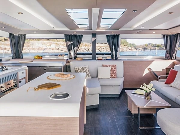 Location bateau Fountaine Pajot Aura 51 à Néa Péramos sur Samboat