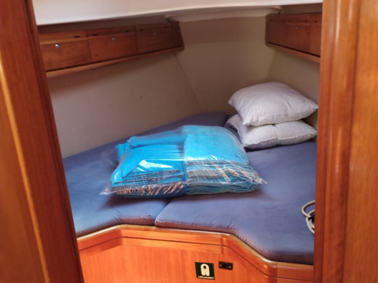 Louez un Bavaria Cruiser 33 à Lefkáda