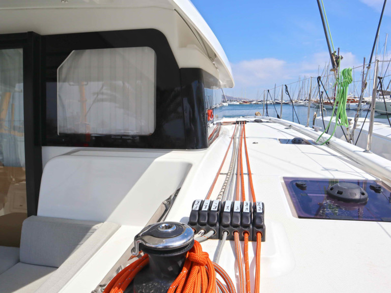 Louer Catamaran avec ou sans skipper Excess à Néa Péramos