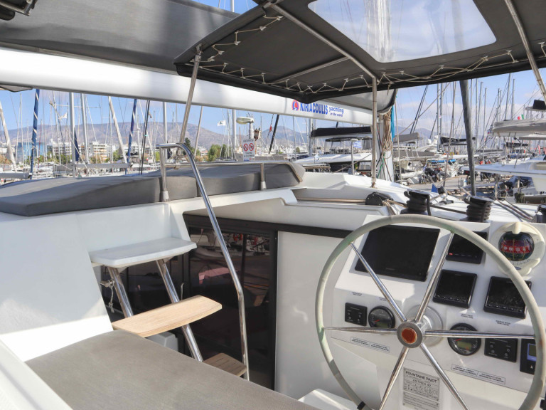 Location bateau Fountaine Pajot Astrea 42 à Néa Péramos sur Samboat