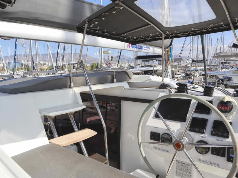 Location bateau Fountaine Pajot Astrea 42 à Néa Péramos sur Samboat