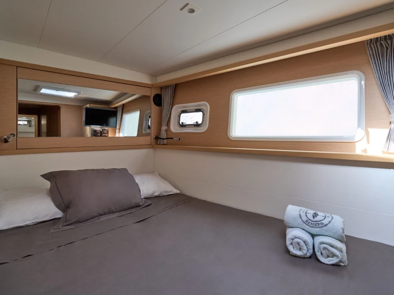 Louez un Lagoon Lagoon 42 à Santorin (Île)