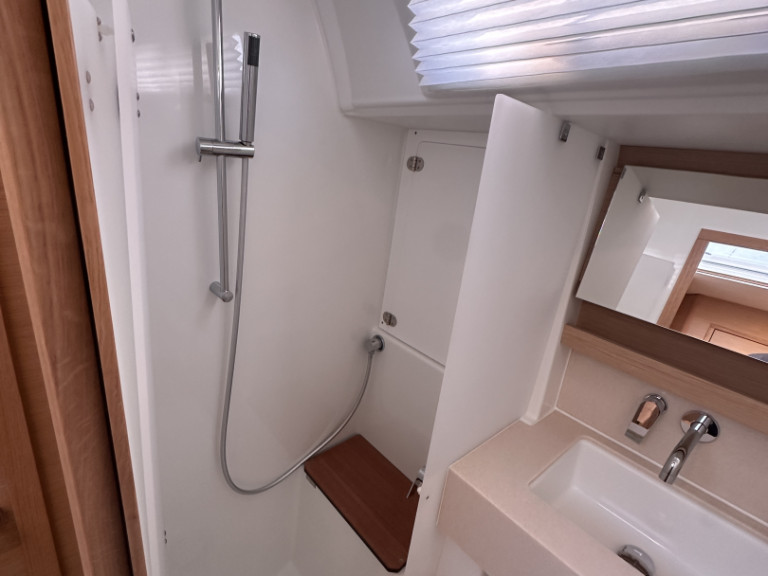 Location à Salerne - Dufour Dufour 470 sur SamBoat