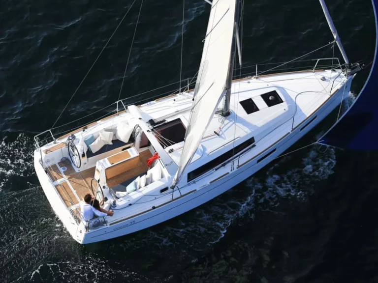 Location bateau Procida pas cher Oceanis 35