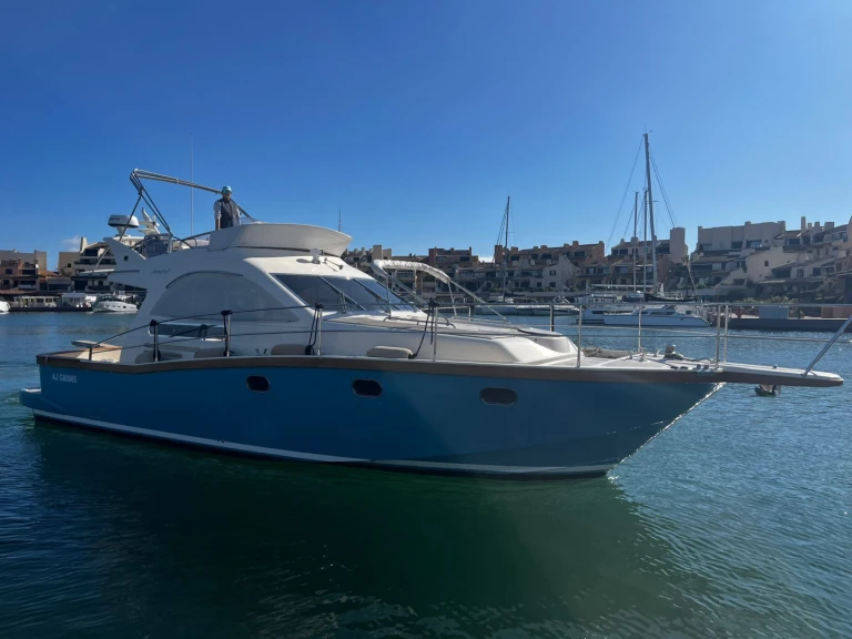 Louer Bateau à moteur avec ou sans skipper Portofino Marine à Saint-Tropez