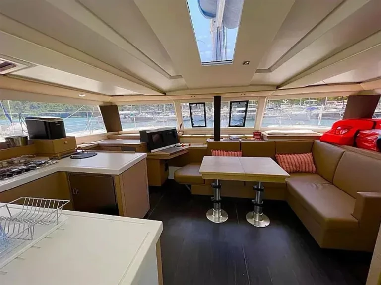 Location bateau Fountaine Pajot Astrea 42 à Primošten sur Samboat
