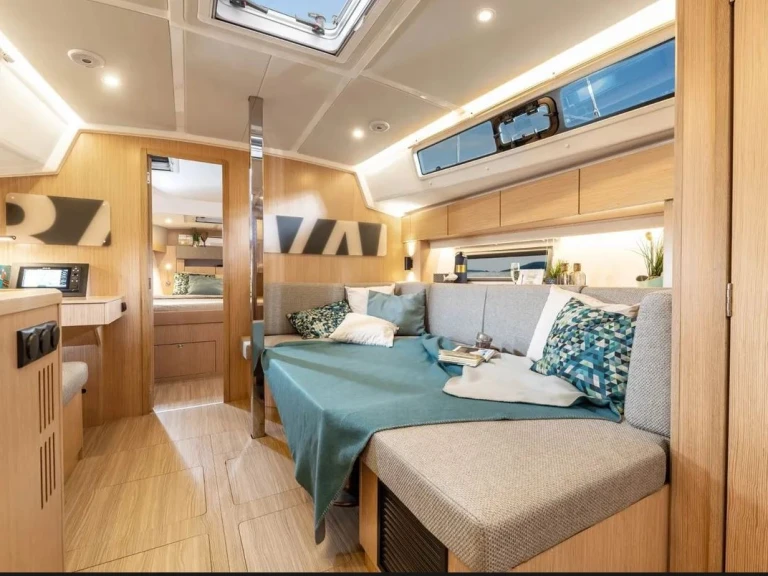 Louez un Bavaria Bavaria C38 à Lefkáda