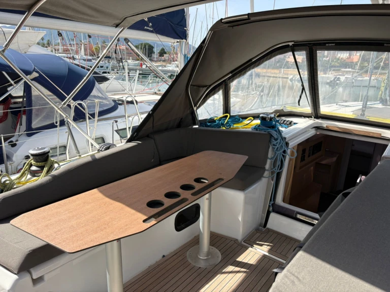 Location bateau Furnari pas cher Dufour 48