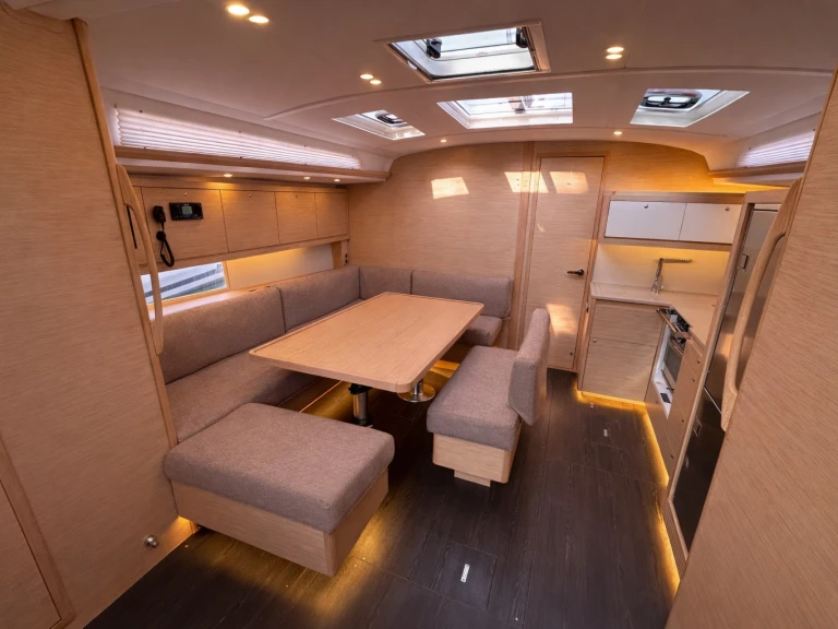 Location à Salerne - Dufour Dufour 470 sur SamBoat