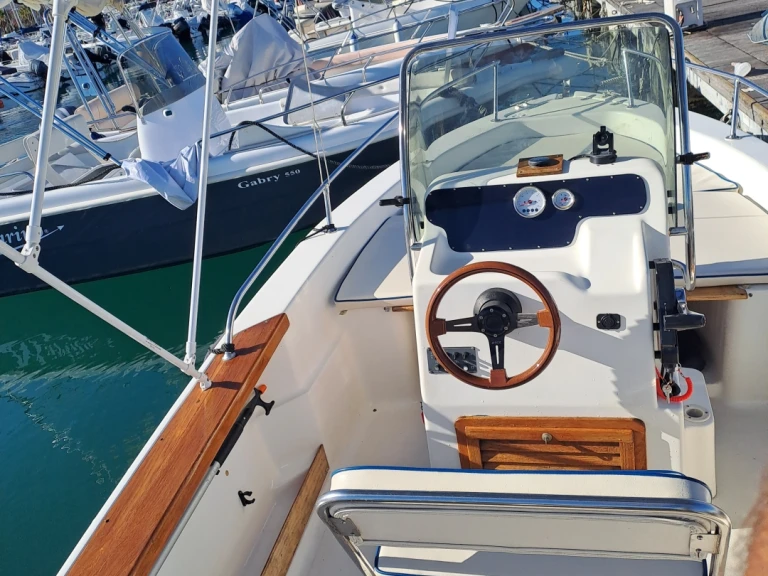 Louer Bateau à moteur avec ou sans skipper Ranieri à La Spezia
