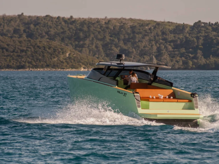 Location Bateau à moteur Felix avec permis