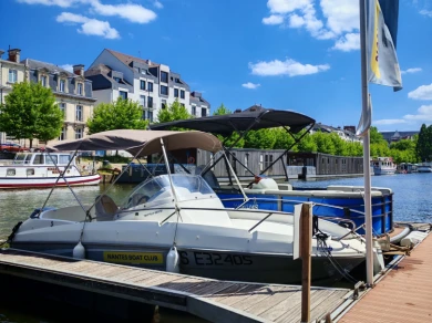Hire Motorboat Bénéteau with a boat licence