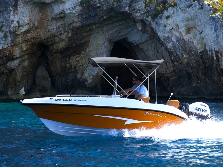 Location bateau Nireus Ω53 à Psaroú sur Samboat