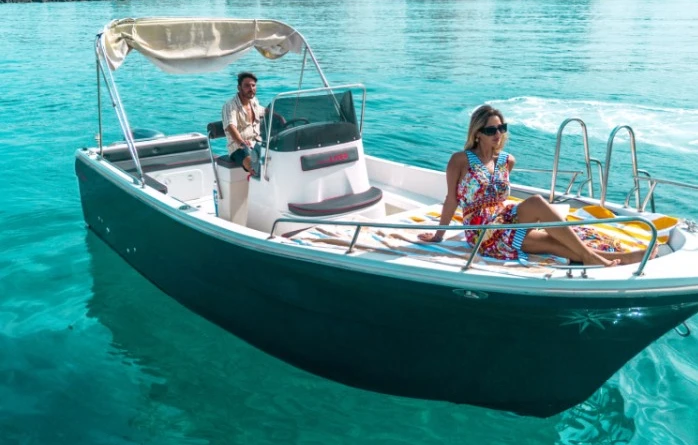 Location Bateau à moteur Lever avec permis