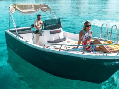 Location Bateau à moteur Lever avec permis