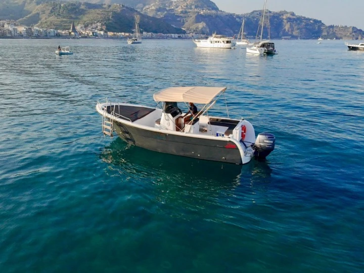Location Bateau à moteur à Isola Bella - Lever 750
