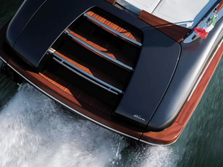 Bateau à moteur à louer à Santa Eulària des Riu au meilleur prix