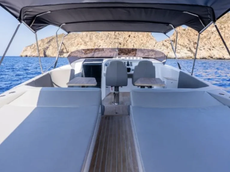 Bateau à moteur à louer à Santa Eulària des Riu au meilleur prix