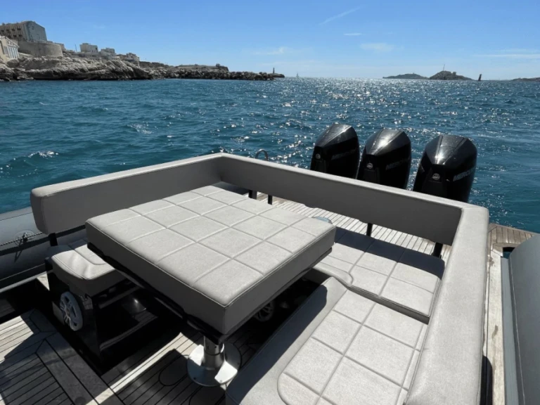 Location bateau Saint-Tropez pas cher Sea Water Phantom 400  