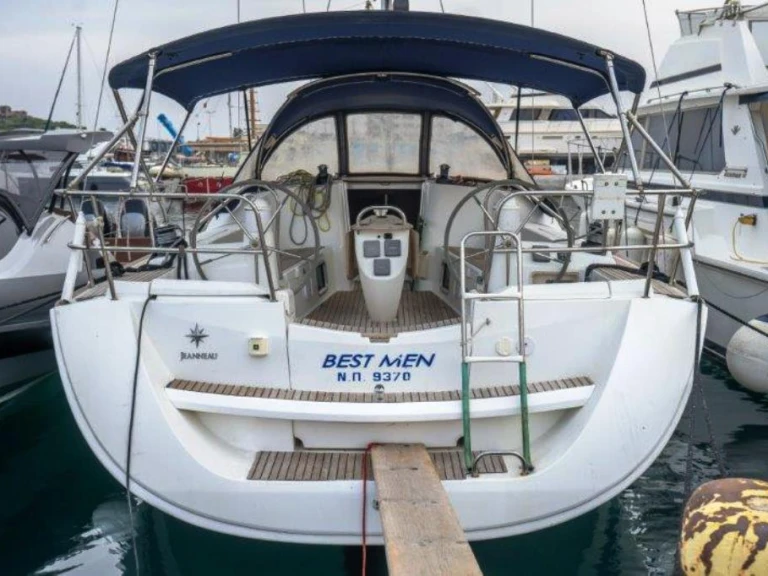 Location bateau Néa Péramos pas cher Sun Odyssey 42i