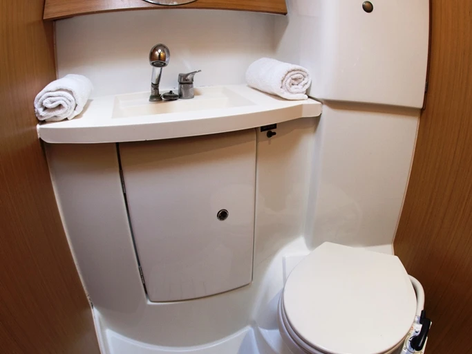 Location bateau Jeanneau Sun Odyssey 42i à Néa Péramos sur Samboat