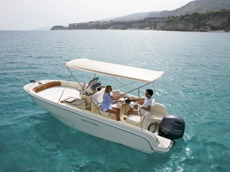 Invictus  200SX a louer à Fornells