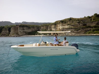 Ein Invictus  200SX mieten in Fornells