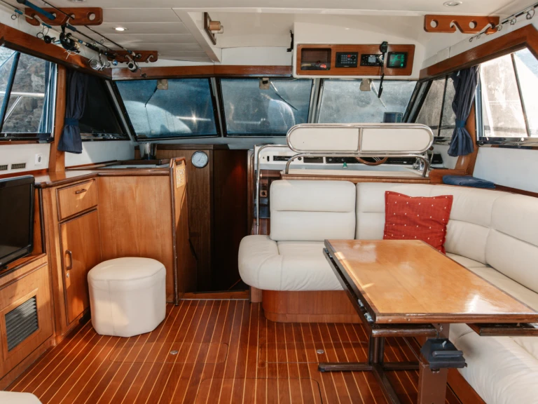 Louer Bateau à moteur avec ou sans skipper Fairline à Cala en Bosch