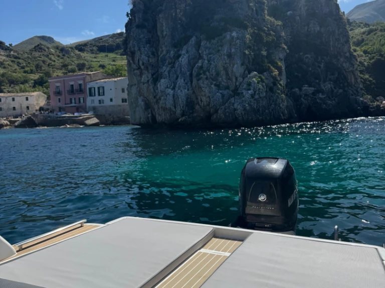 Almar 911s a louer à Catane