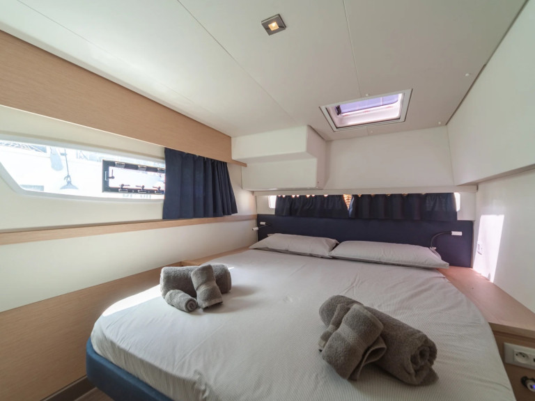 Catamaran à louer à Capo d'Orlando au meilleur prix