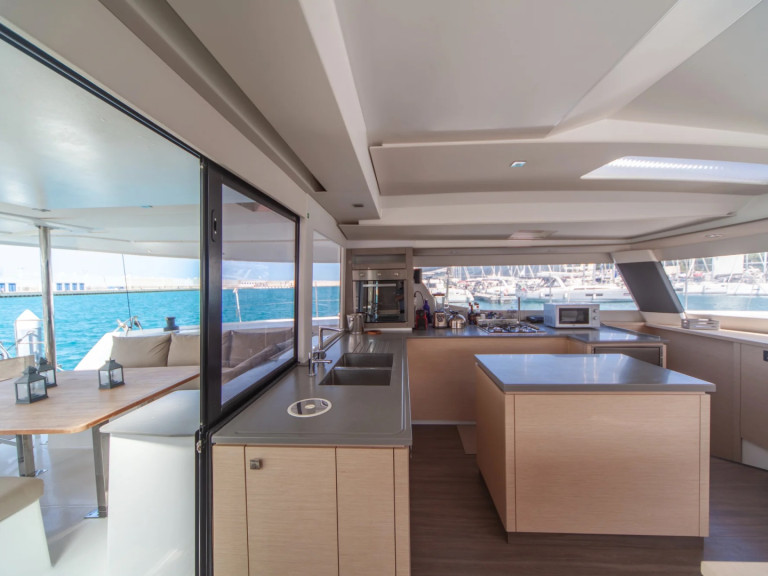 Fountaine Pajot Saba 50 a louer à Capo d'Orlando
