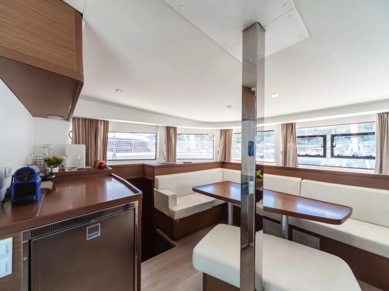 Location bateau Capo d'Orlando pas cher Lagoon 42