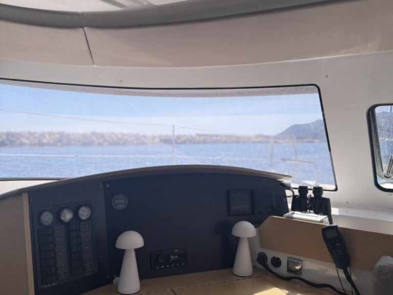 Louez un Fountaine Pajot Lipari 41 à Marseille