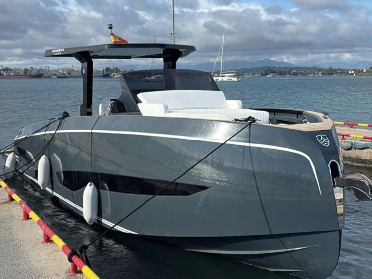 Location à Mykonos Port - KUMBRA Kumbra 34 sur SamBoat