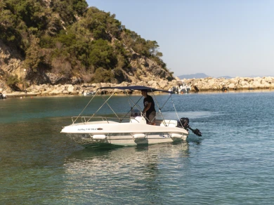 Ein Nireus Nireus 465 mieten in Aríllas