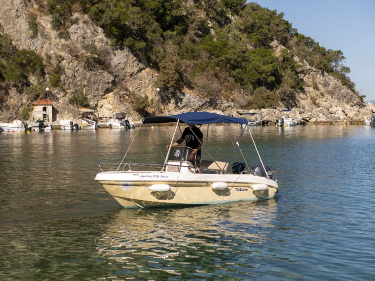 Bateau à moteur à louer à Aríllas au meilleur prix