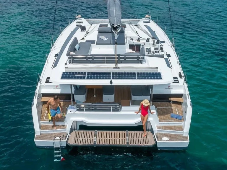 Louez un Fountaine Pajot Elba 45 S à Cogolin