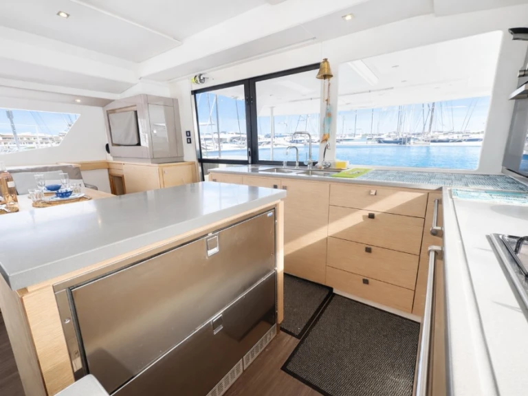 Location à Cogolin - Fountaine Pajot Saba 50 sur SamBoat