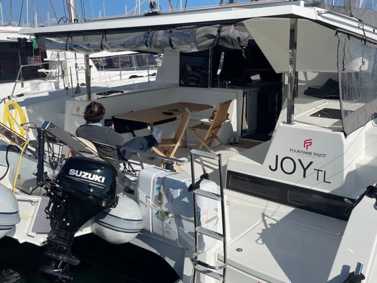Location bateau Port Grimaud pas cher Lucia 40